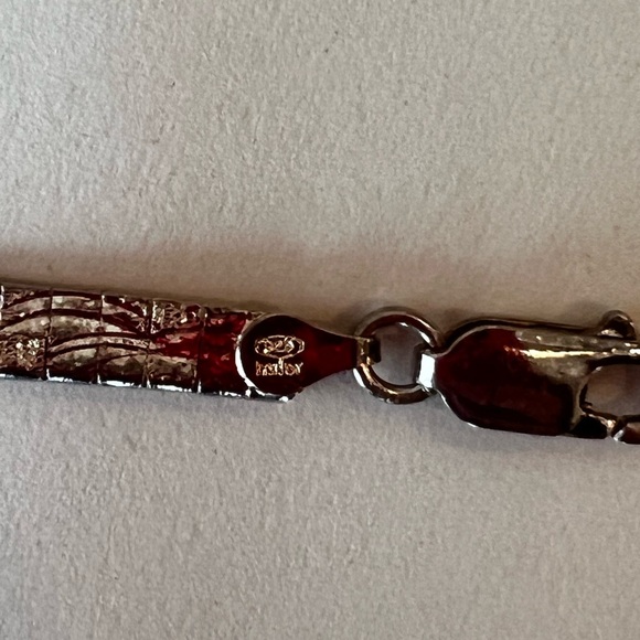 Elegant Silver Necklace - Picture 8 of 9